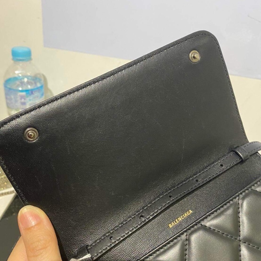 Balenciaga Quilted B dot sling bag in black leather - Picture 12 of 13